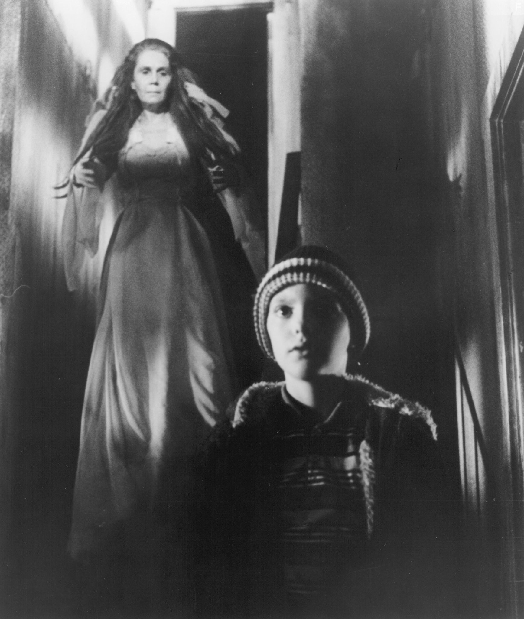 Lukas Haas and Katherine Helmond in Леди в белом (1988)