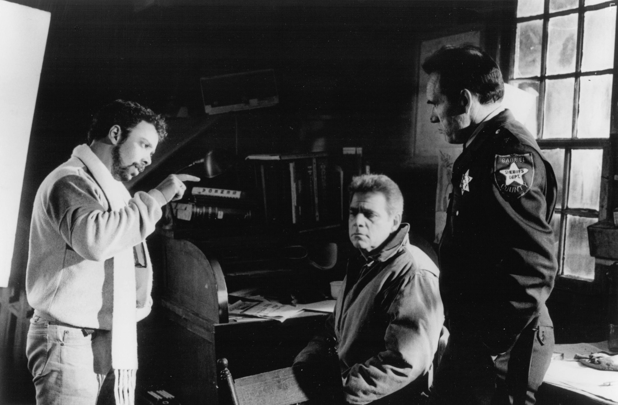 Frank LaLoggia and Alex Rocco in Леди в белом (1988)