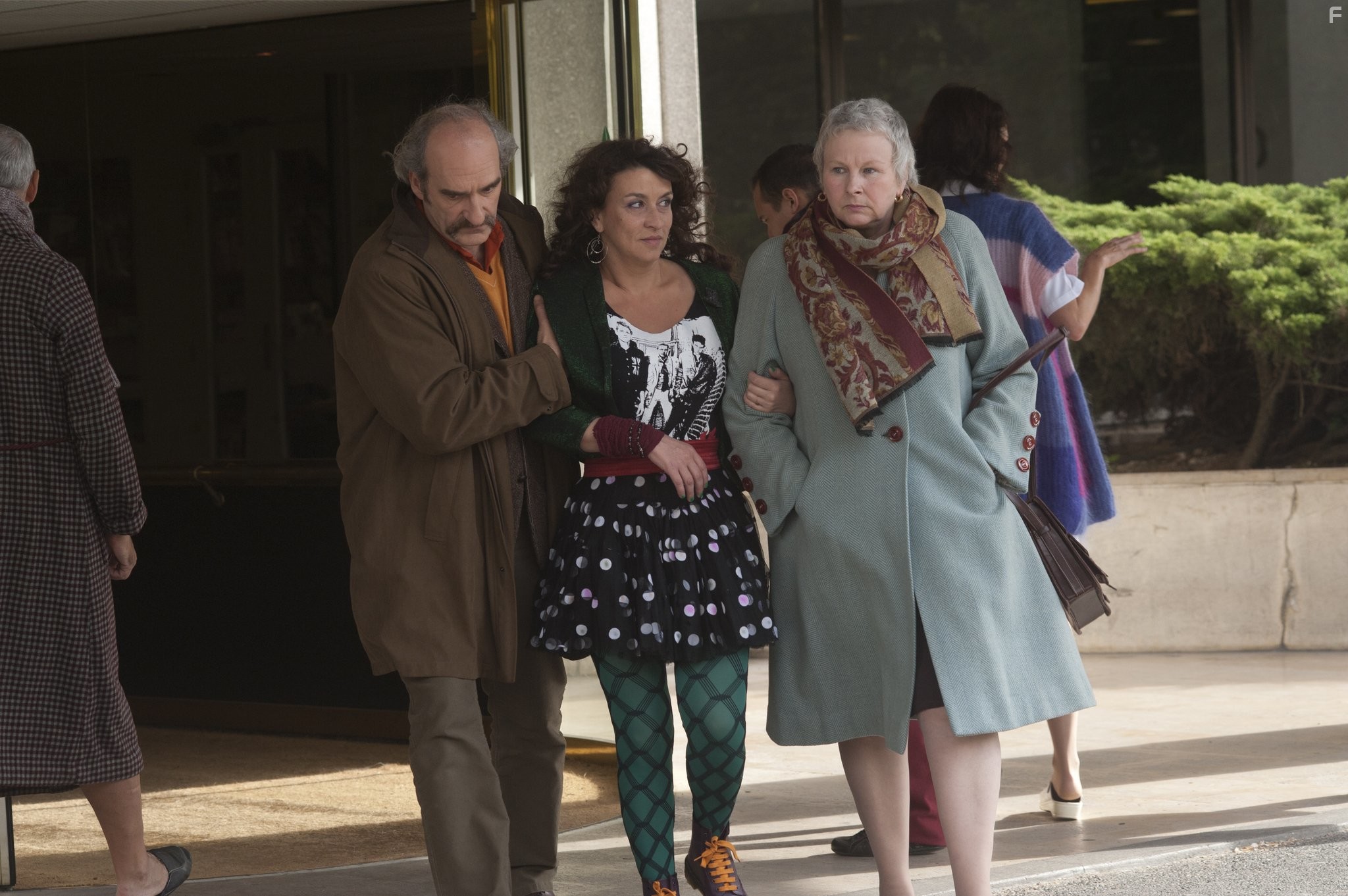 No?mie Lvovsky, Yolande Moreau, and Michel Vuillermoz in Двойная жизнь Камиллы (2012)