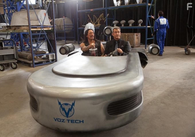 Mel Gibson and Danny Trejo in Мачете убивает (2013)