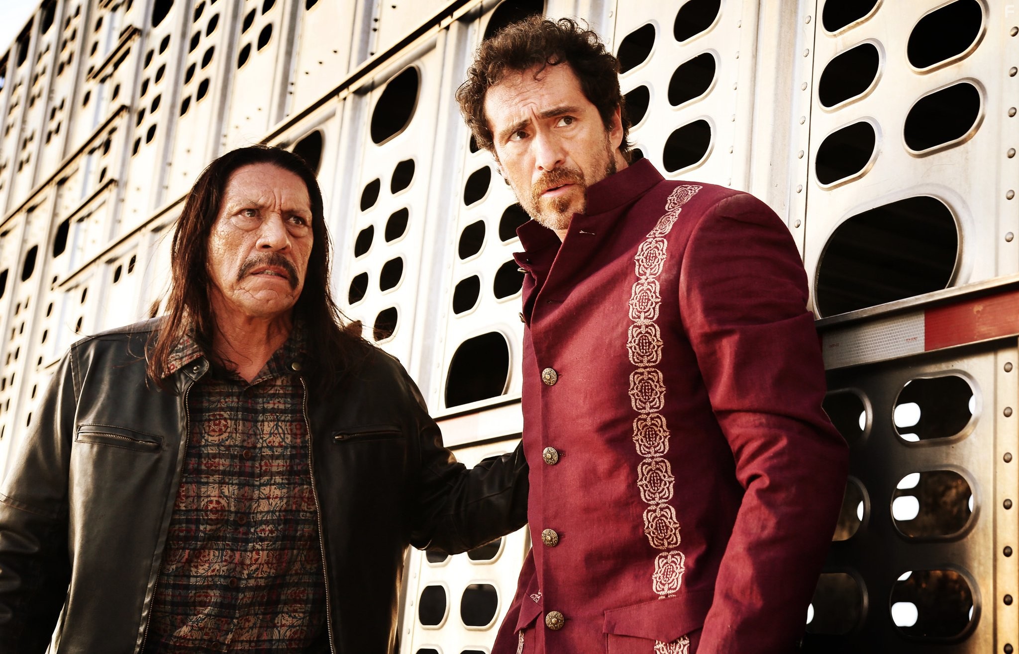 Danny Trejo and Demi?n Bichir in Мачете убивает (2013)