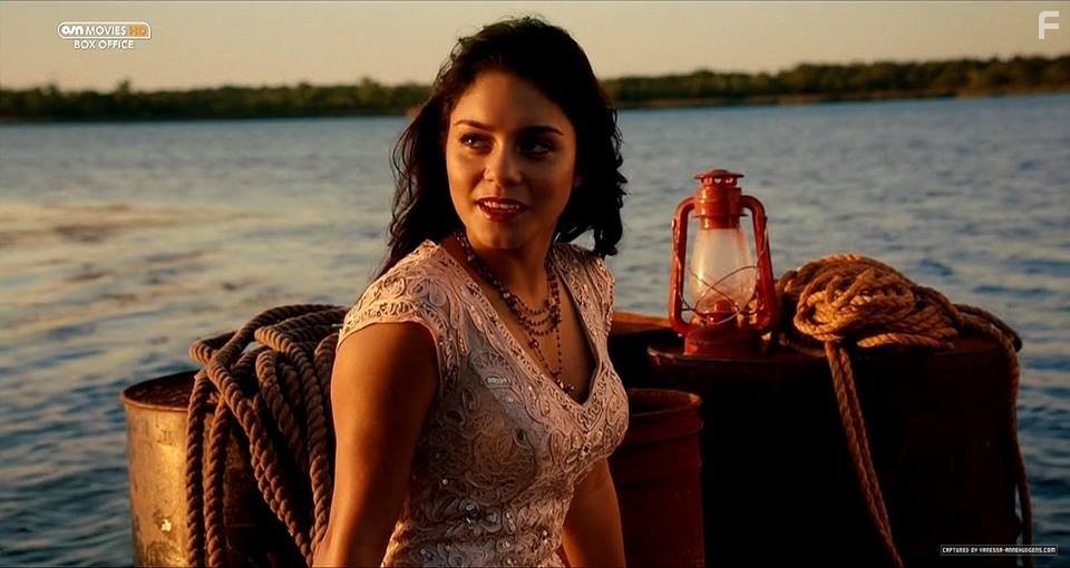 Vanessa Hudgens in Мачете убивает (2013)