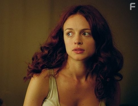 Mary Kelly (Heather Graham) is a woman living on the brink of society, earning a meager living with her body on the streets of the Whitechapel district of London.