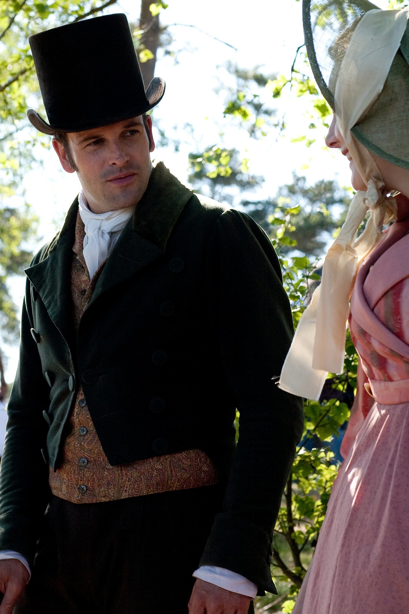 Jonny Lee Miller and Romola Garai in Эмма (2009)