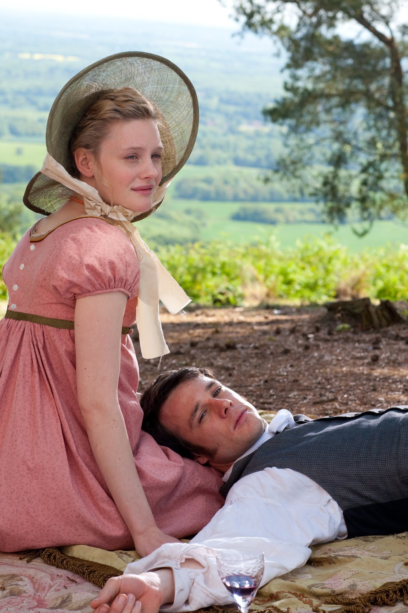 Romola Garai and Rupert Evans in Эмма (2009)