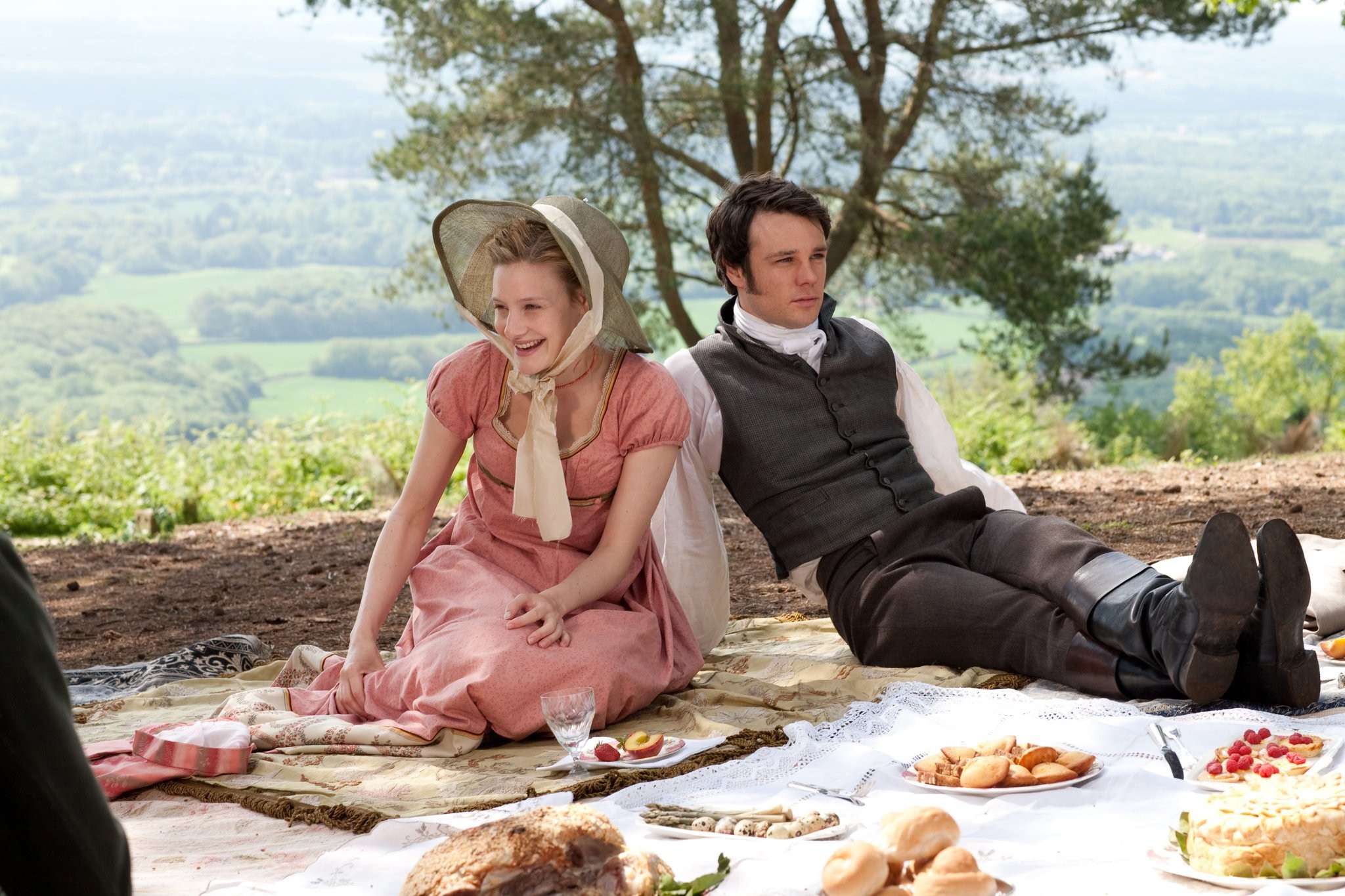 Romola Garai and Rupert Evans in Эмма (2009)