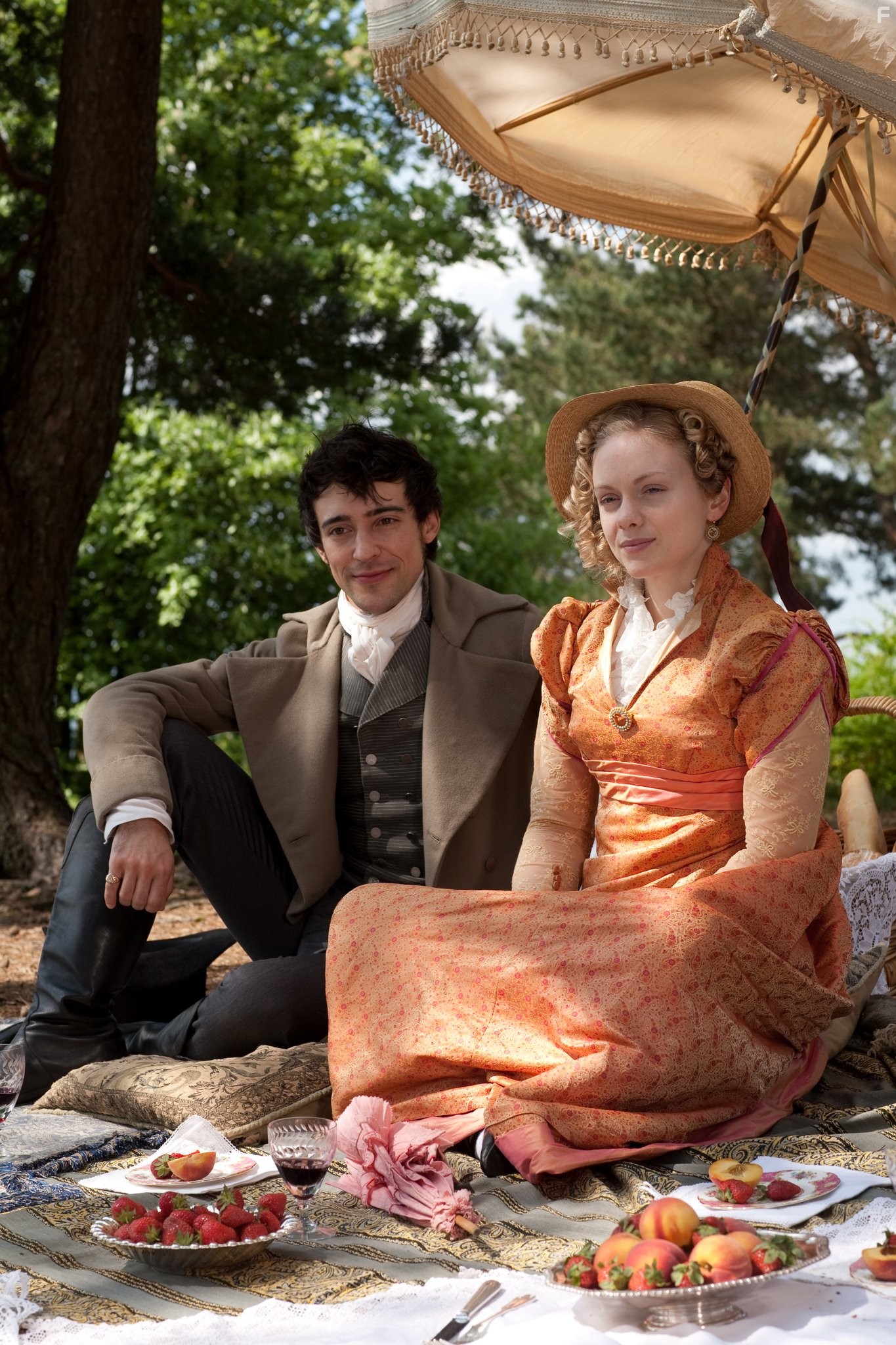Blake Ritson and Christina Cole in Эмма (2009)