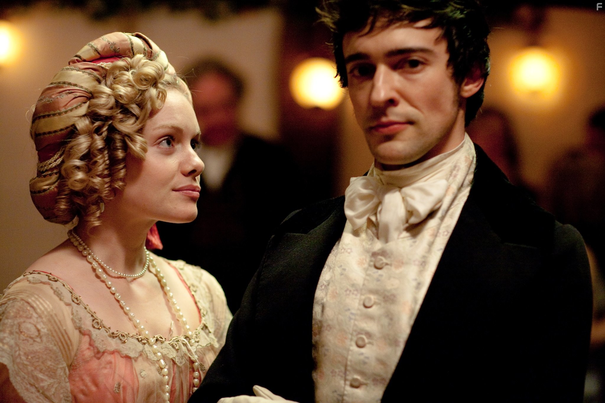 Blake Ritson and Christina Cole in Эмма (2009)