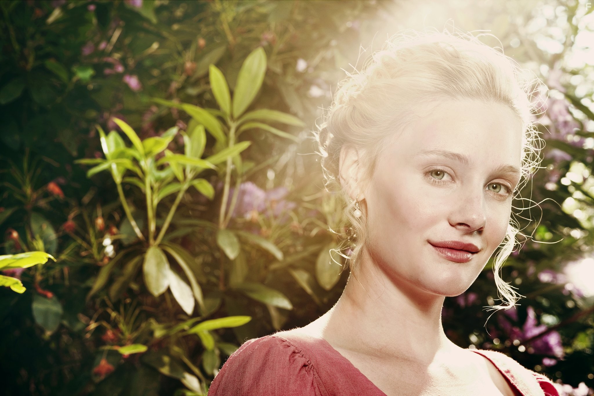 Romola Garai in Эмма (2009)