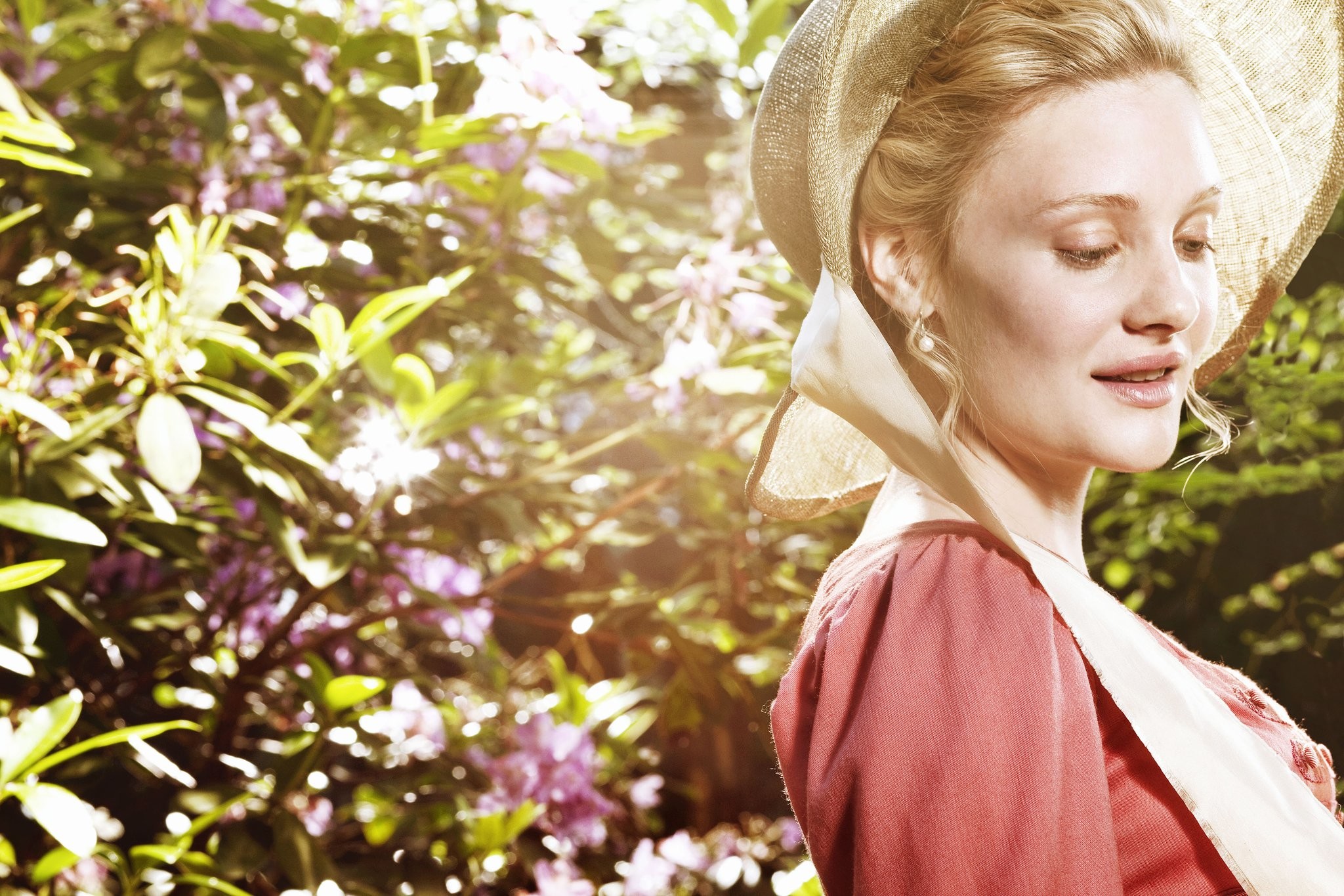 Romola Garai in Эмма (2009)