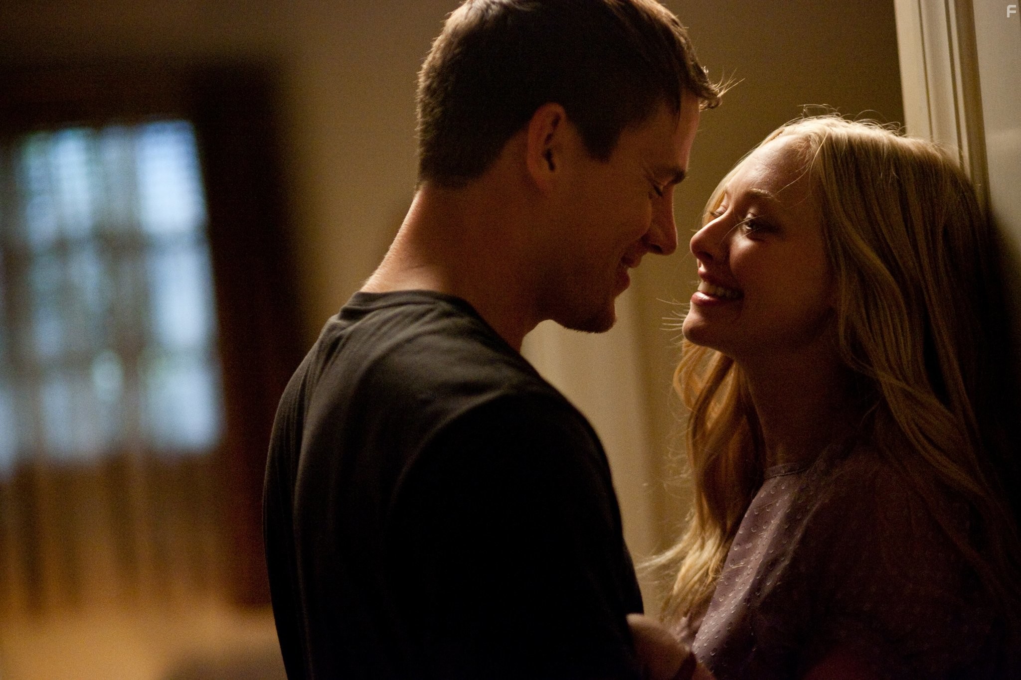 Amanda Seyfried and Channing Tatum in Дорогой Джон (2010)