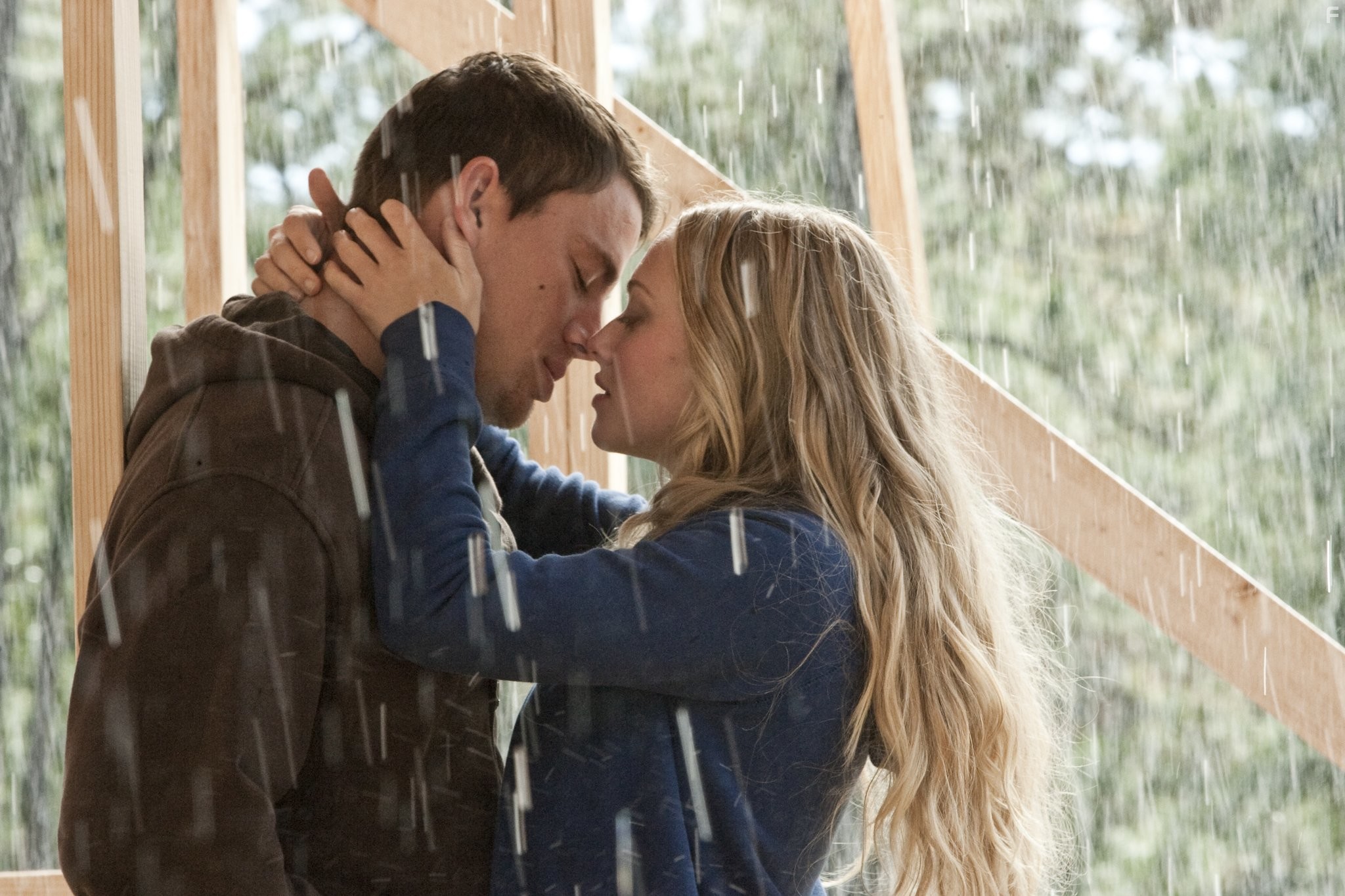 Amanda Seyfried and Channing Tatum in Дорогой Джон (2010)
