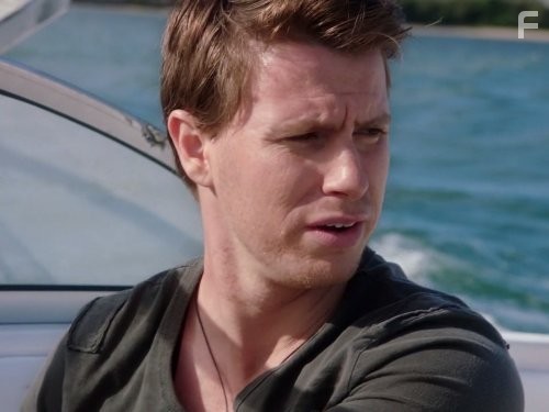 Nick Wright in Тайны острова Мако (2013)