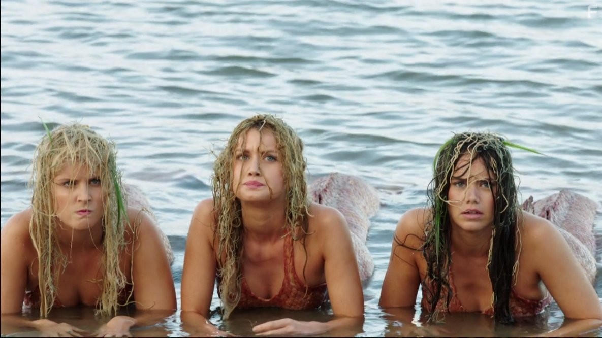 Allie Bertram, Isabel Durant, and Amy Ruffle in Тайны острова Мако (2013)