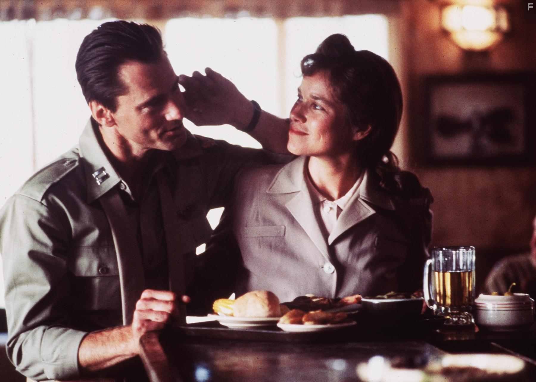 Barbara Hershey and Sam Shepard in Парни что надо (1983)