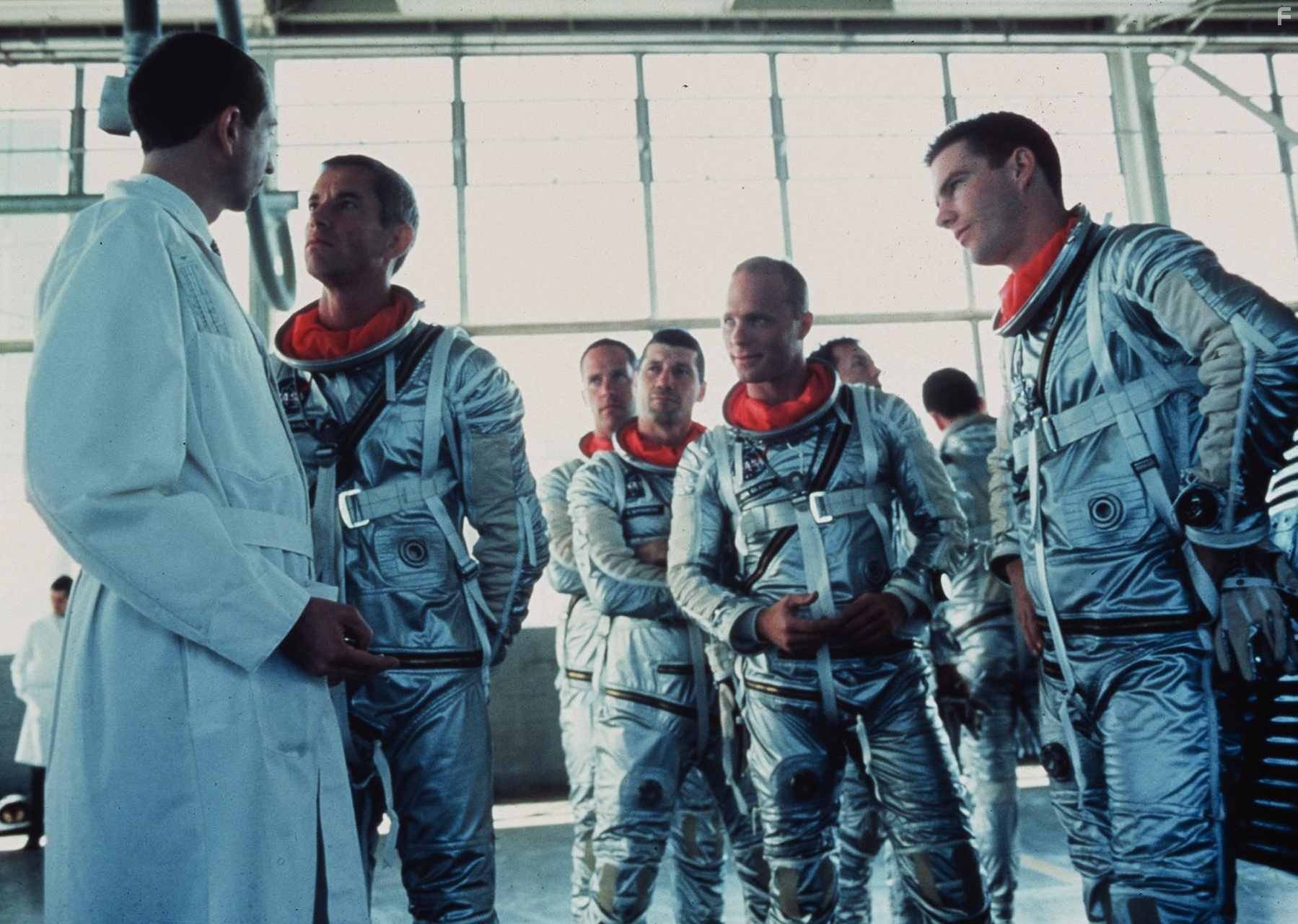 Ed Harris, Lance Henriksen, Dennis Quaid, Scott Glenn, Charles Frank, Scott Paulin, and Fred Ward in Парни что надо (1983)