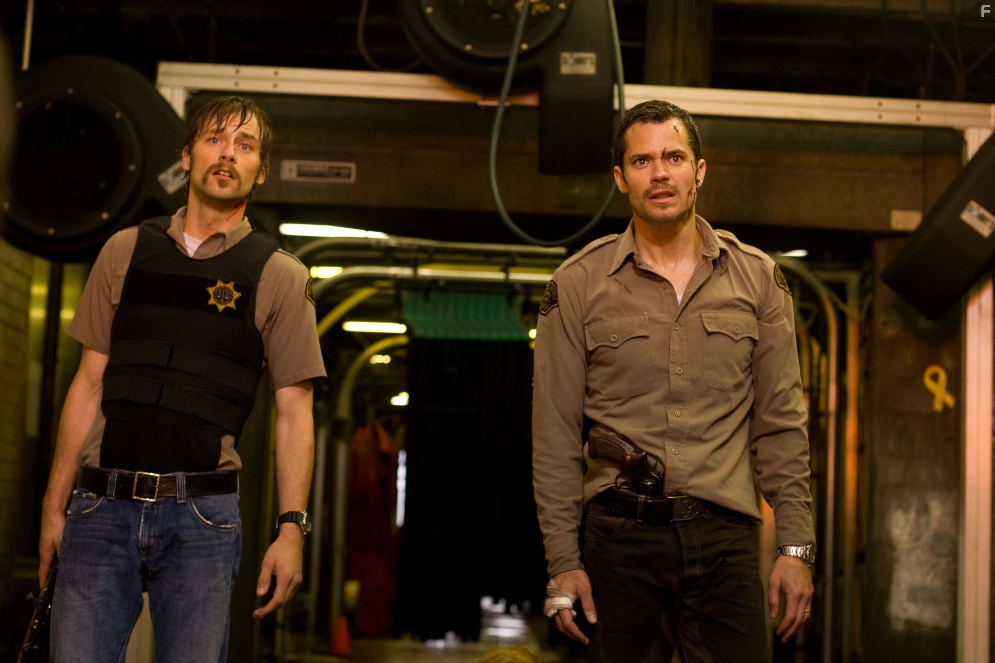 Timothy Olyphant and Joe Anderson in Безумцы (2010)