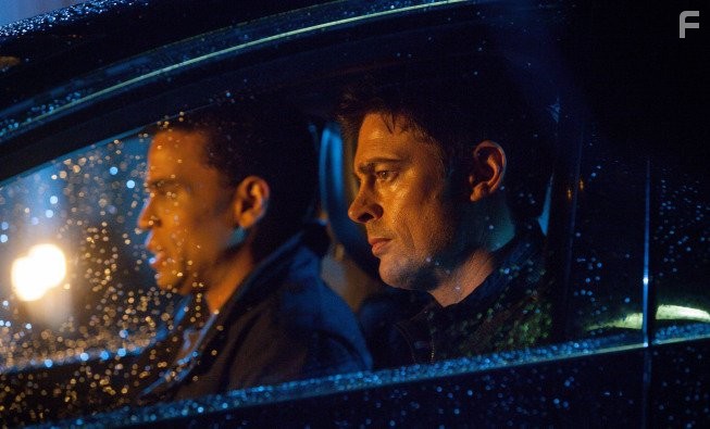 Karl Urban and Michael Ealy in Почти человек (2013)