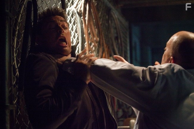 John Shaw and Karl Urban in Почти человек (2013)