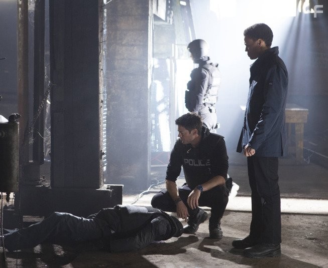 Karl Urban and Michael Ealy in Почти человек (2013)