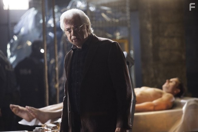 John Larroquette in Почти человек (2013)