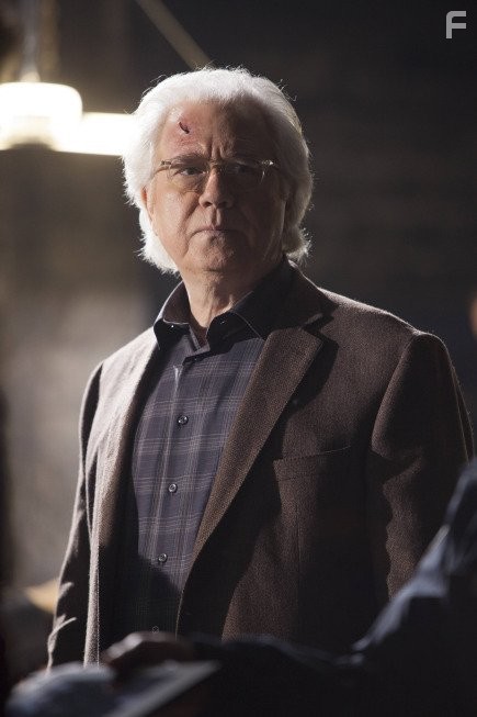 John Larroquette in Почти человек (2013)