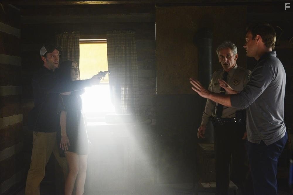 Matt Craven, Mark Hildreth, Kevin Sizemore, and Kathleen Munroe in Воскрешение (2014)