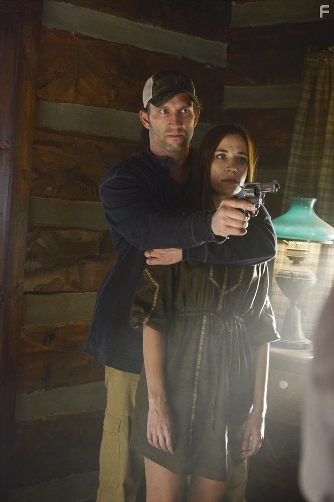 Kevin Sizemore and Kathleen Munroe in Воскрешение (2014)