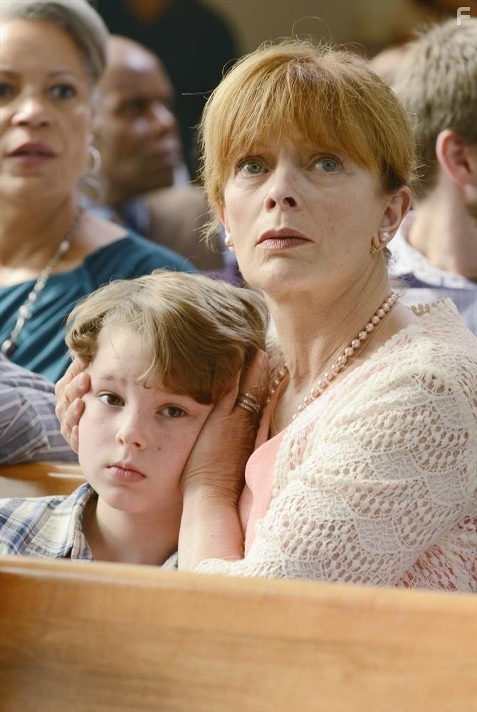 Frances Fisher and Landon Gimenez in Воскрешение (2014)