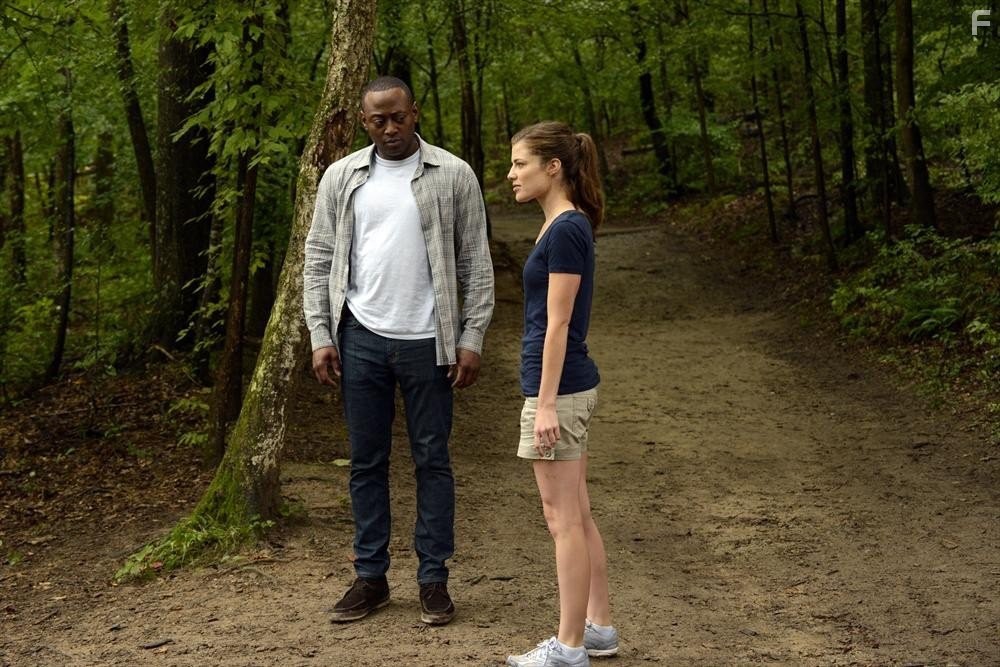 Omar Epps and Devin Kelley in Воскрешение (2014)