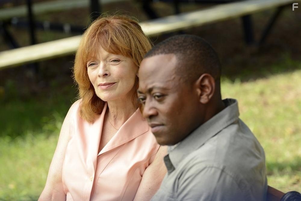 Omar Epps and Frances Fisher in Воскрешение (2014)