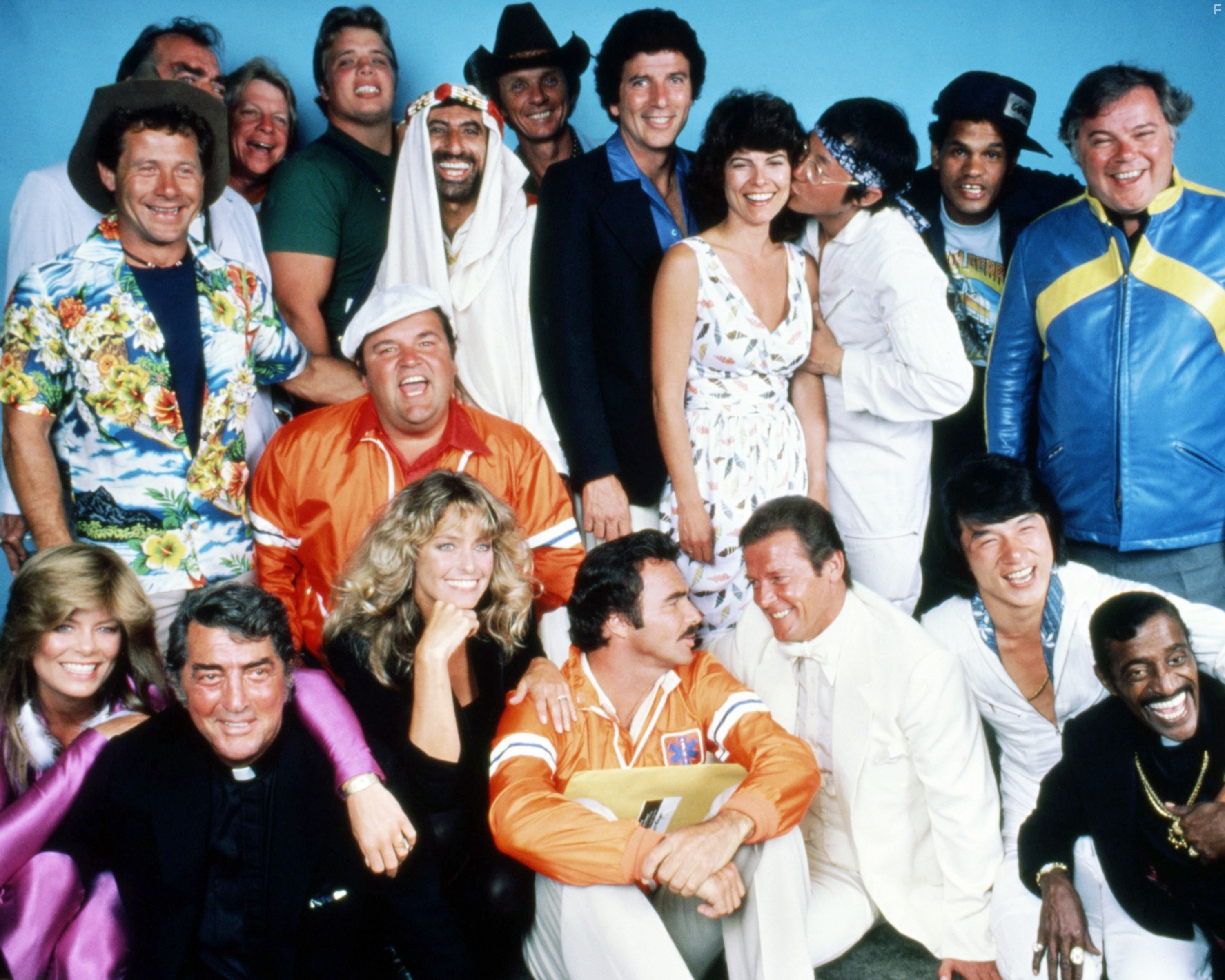 Adrienne Barbeau, Jackie Chan, Farrah Fawcett, Roger Moore, Burt Reynolds, Dom DeLuise, Jack Elam, Dean Martin, Sammy Davis Jr., Rick Aviles, Warren Berlinger, Tara Buckman, Bert Convy, Jamie Farr, Michael Hui, Joe Klecko, Hal Needham, Mel Tillis, and Alfie Wise in Гонки Пушечное ядро (1981)
