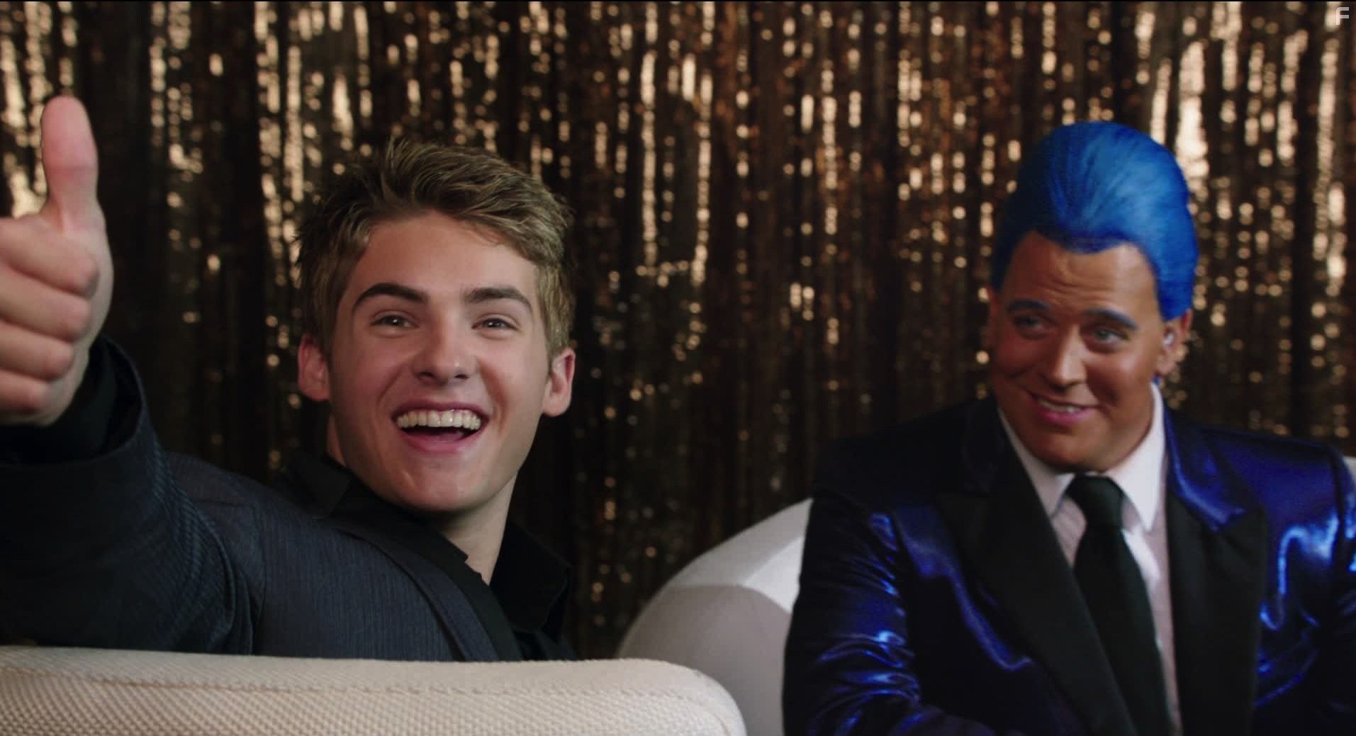 Cody Christian and Chris Marroy in Очень голодные игры (2013)