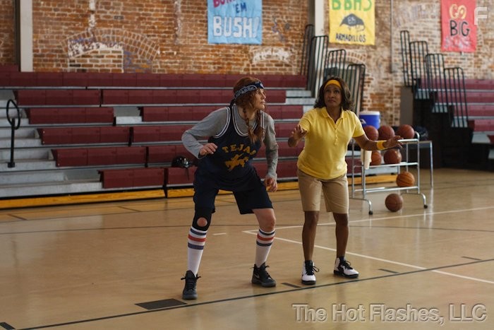 Daryl Hannah and Wanda Sykes in The Hot Flashes (2013)