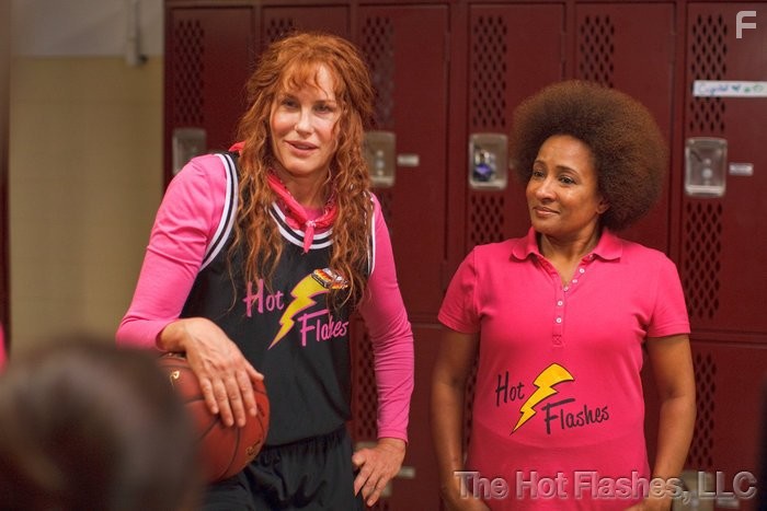 Daryl Hannah and Wanda Sykes in The Hot Flashes (2013)