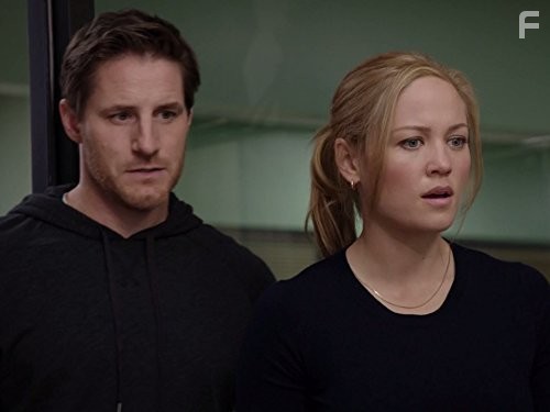 Erika Christensen and Sam Jaeger in Родители (2010)