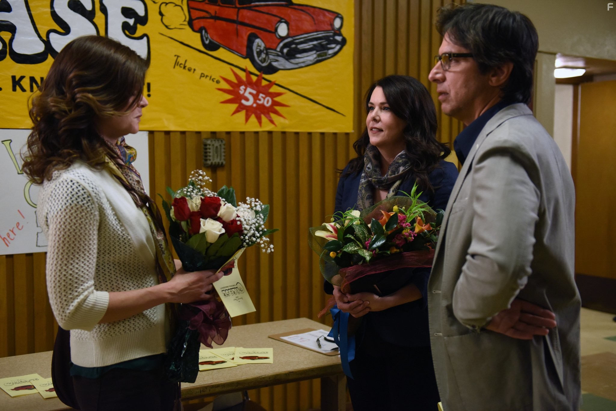 Ray Romano, Lauren Graham, and Betsy Brandt in Родители (2010)