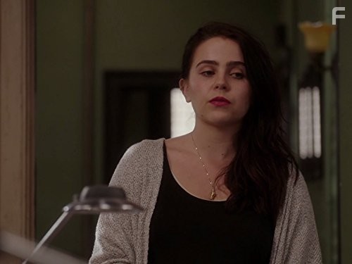 Mae Whitman in Родители (2010)