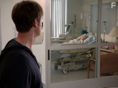 Monica Potter and Peter Krause in Родители (2010)