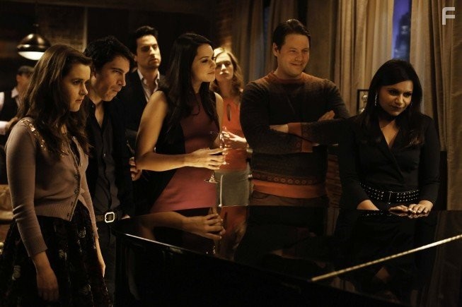 Ike Barinholtz, Chris Messina, Mindy Kaling, Zoe Jarman, and Kelen Coleman in Проект Минди (2012)