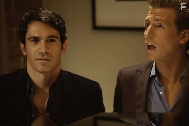 Chris Messina and Josh Meyers in Проект Минди (2012)