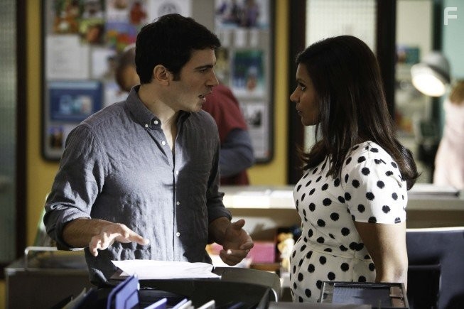 Chris Messina and Mindy Kaling in Проект Минди (2012)