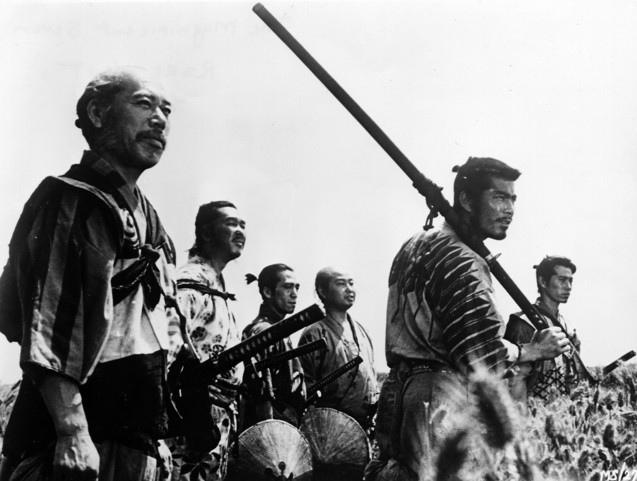 Toshir? Mifune and Takashi Shimura in Семь самураев (1954)