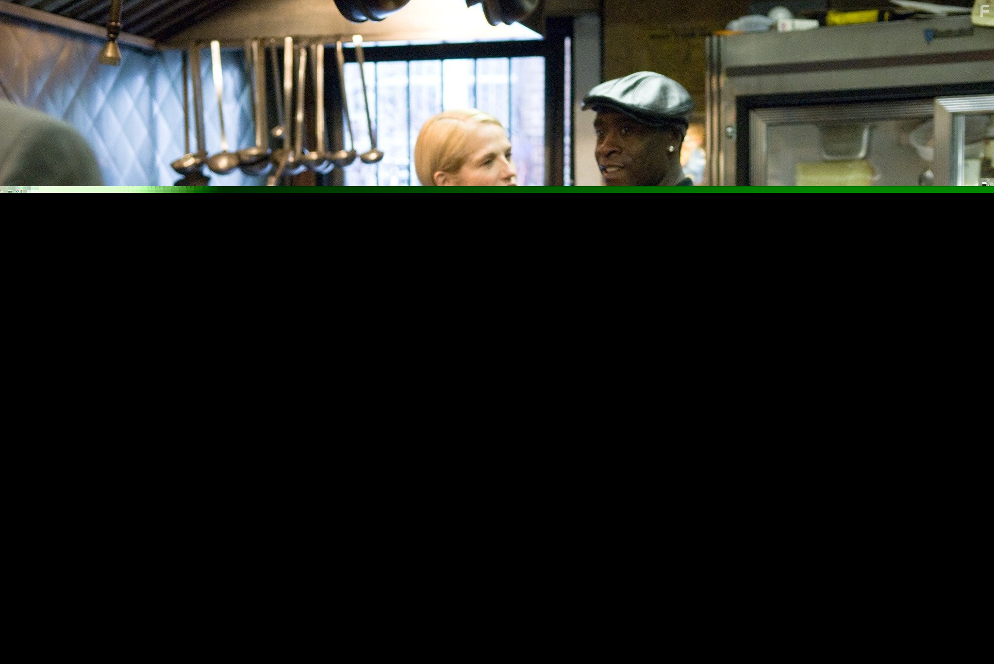 Ellen Barkin and Don Cheadle in Бруклинские полицейские (2009)