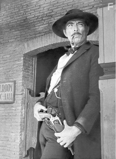 Lee Van Cleef in Хороший, плохой, злой (1966)