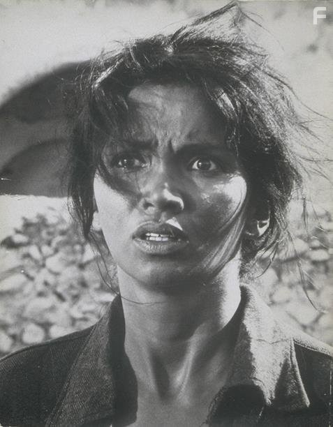 Chelo Alonso in Хороший, плохой, злой (1966)