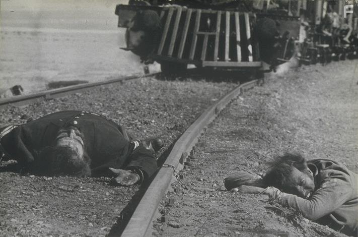 Mario Brega and Eli Wallach in Хороший, плохой, злой (1966)