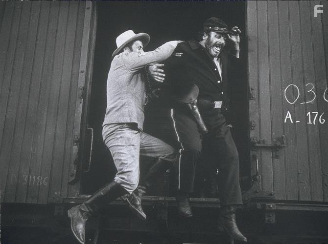 Mario Brega and Eli Wallach in Хороший, плохой, злой (1966)