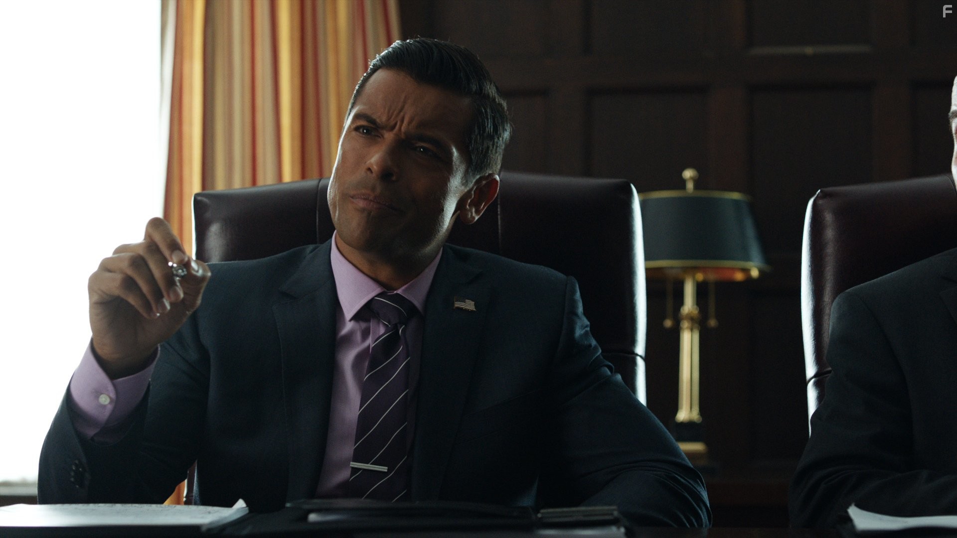Mark Consuelos in Альфа-дом (2013)