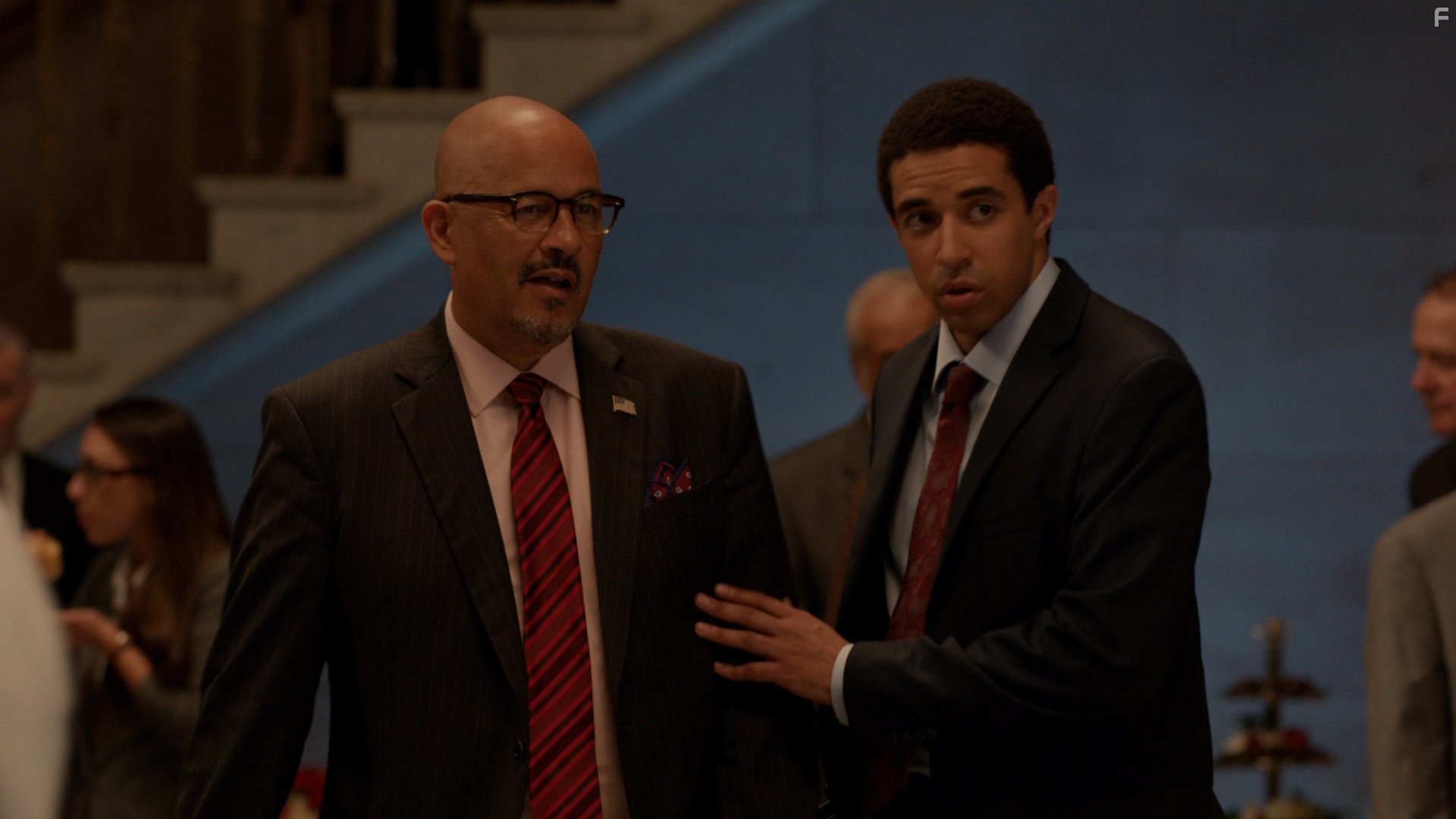 Clark Johnson and Kobi Libii in Альфа-дом (2013)